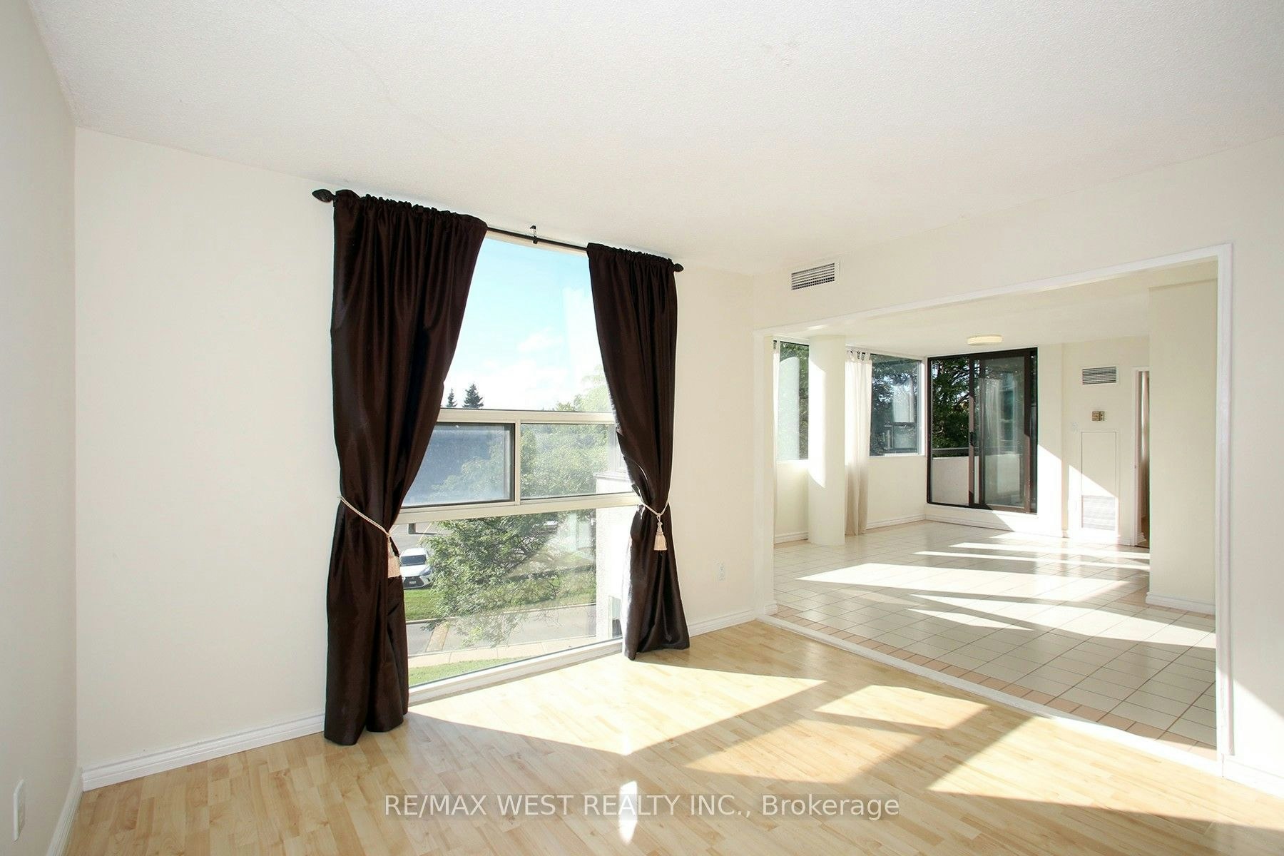 305-40 Harding Boulevard W, Richmond Hill, ON, L4C 9S5 - 12