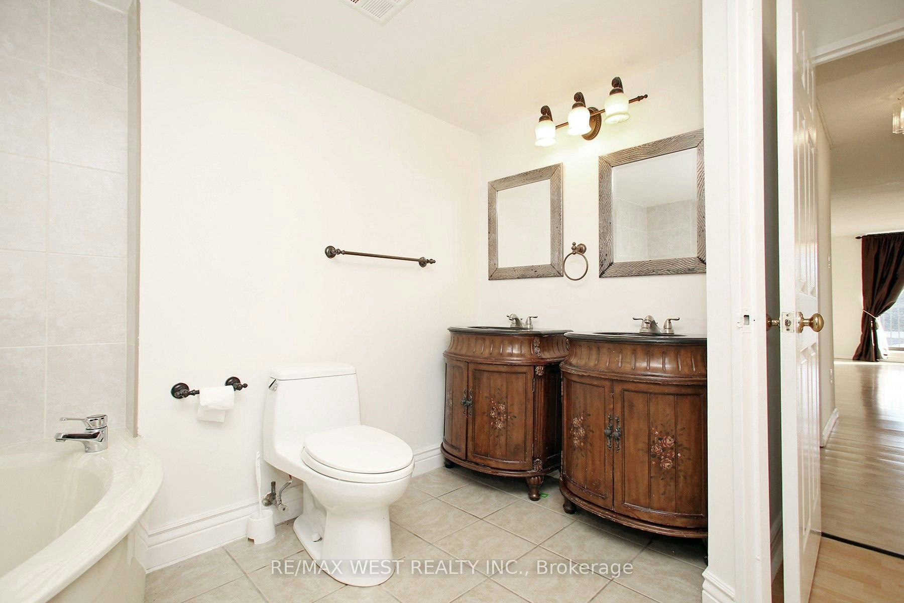 305-40 Harding Boulevard W, Richmond Hill, ON, L4C 9S5 - 19