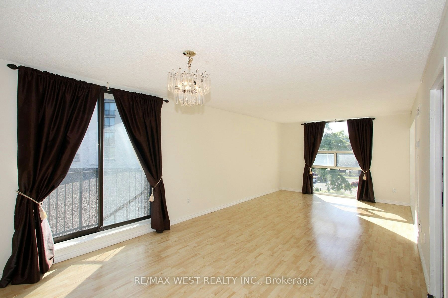305-40 Harding Boulevard W, Richmond Hill, ON, L4C 9S5 - 11
