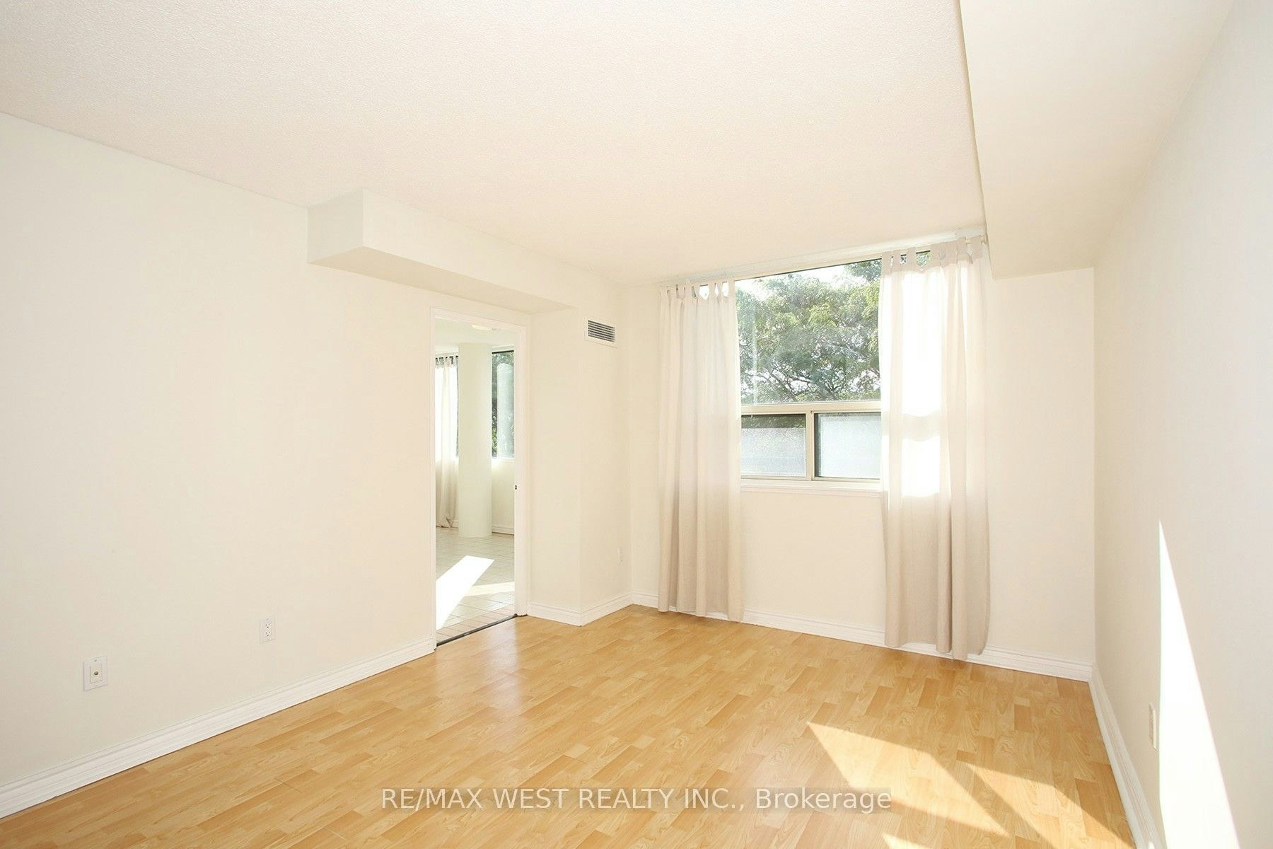 305-40 Harding Boulevard W, Richmond Hill, ON, L4C 9S5 - 16