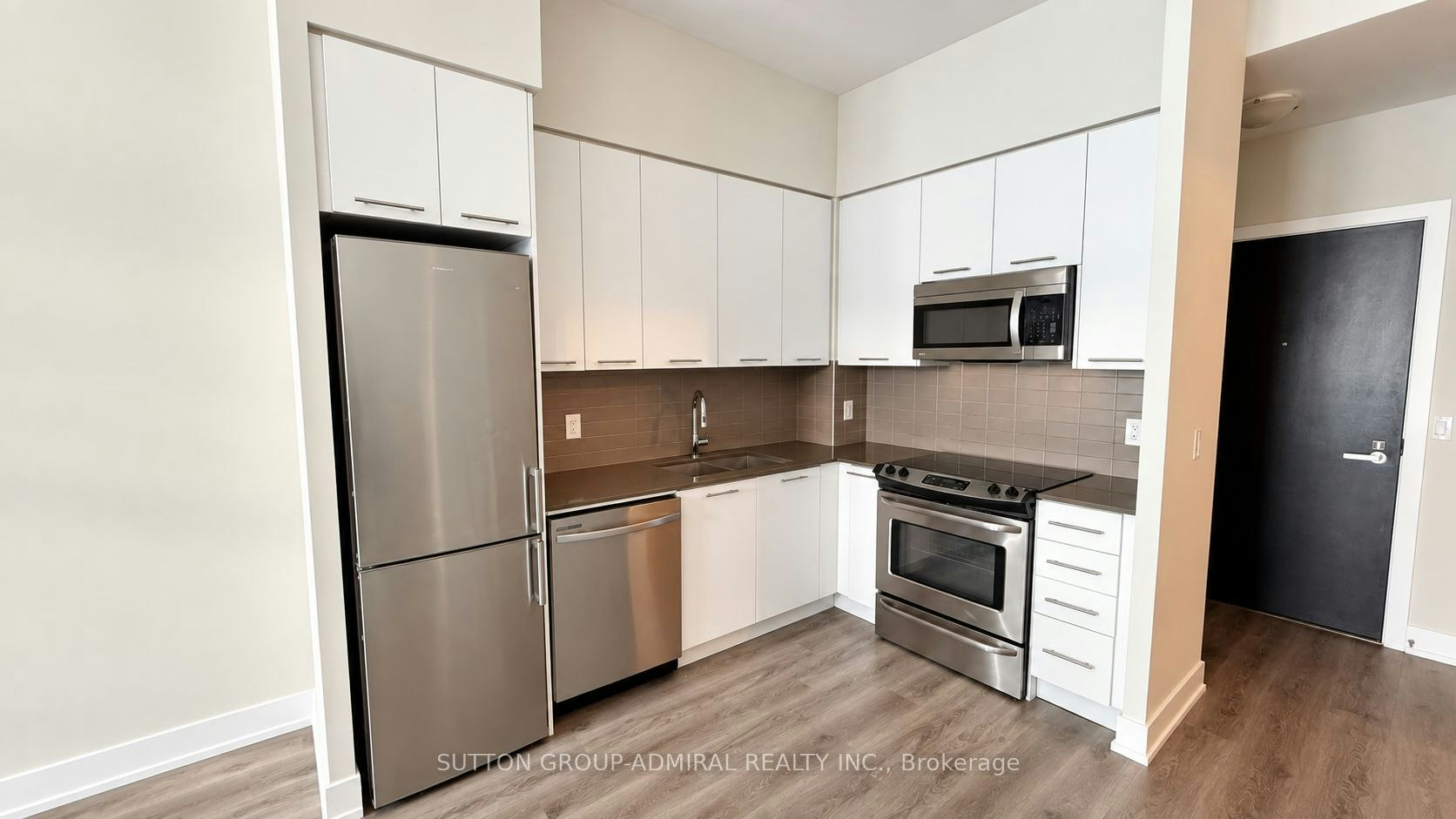 744-9471 Yonge Street, Richmond Hill, ON, L4C 0Z5 2