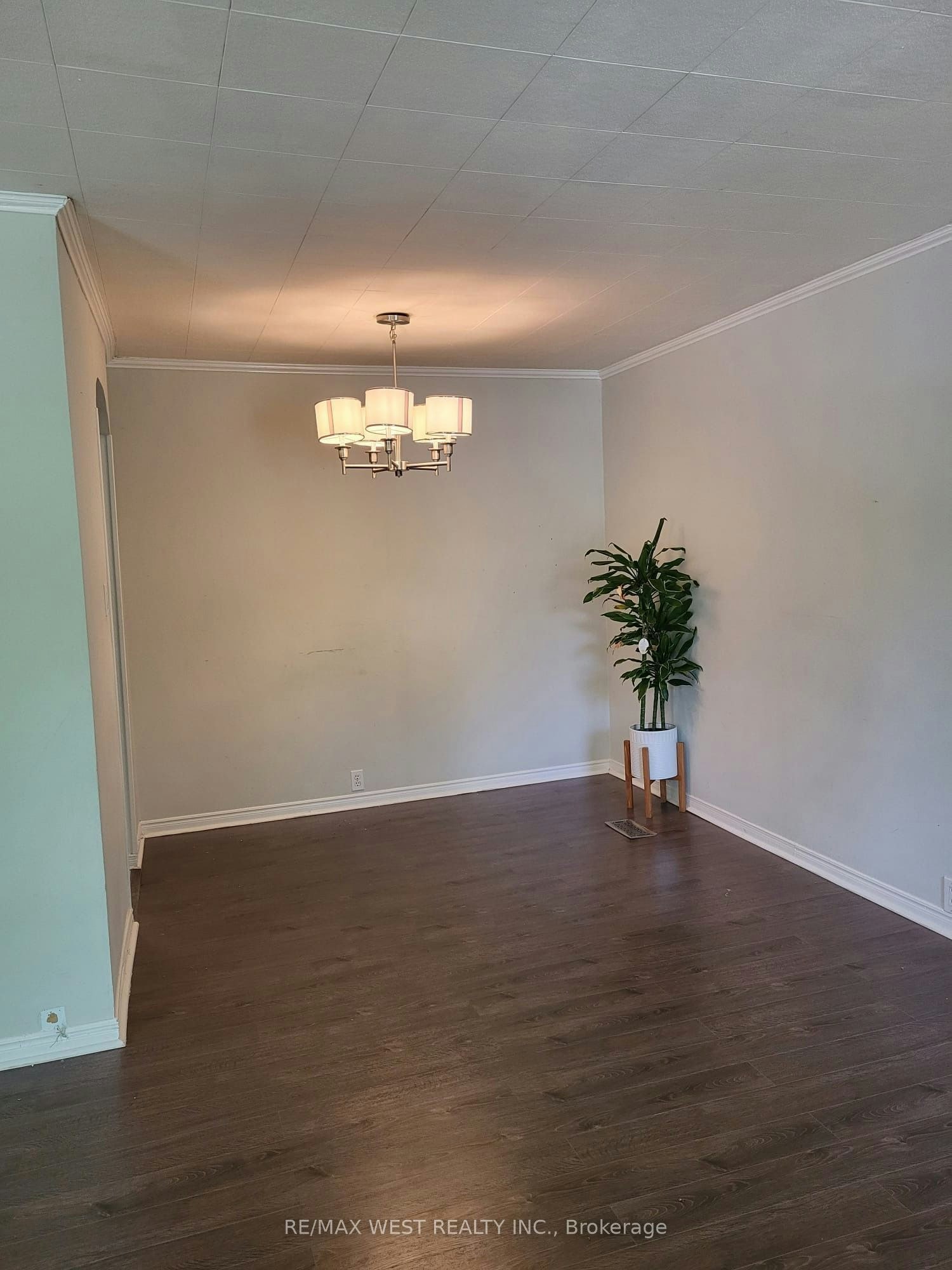 Main Floor-336 Ontario Street, Newmarket, ON, L3Y 2K3 - 4