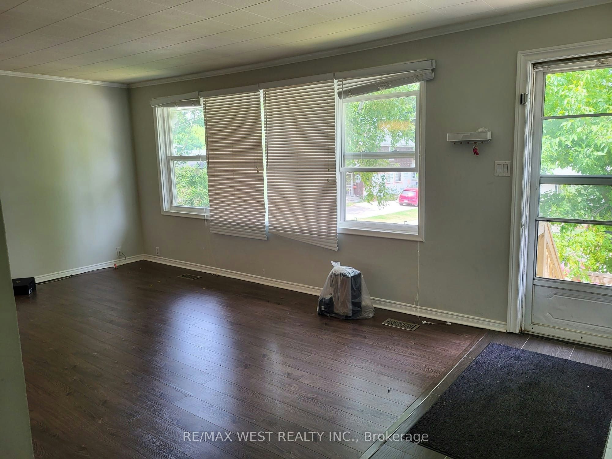 Main Floor-336 Ontario Street, Newmarket, ON, L3Y 2K3 - 2