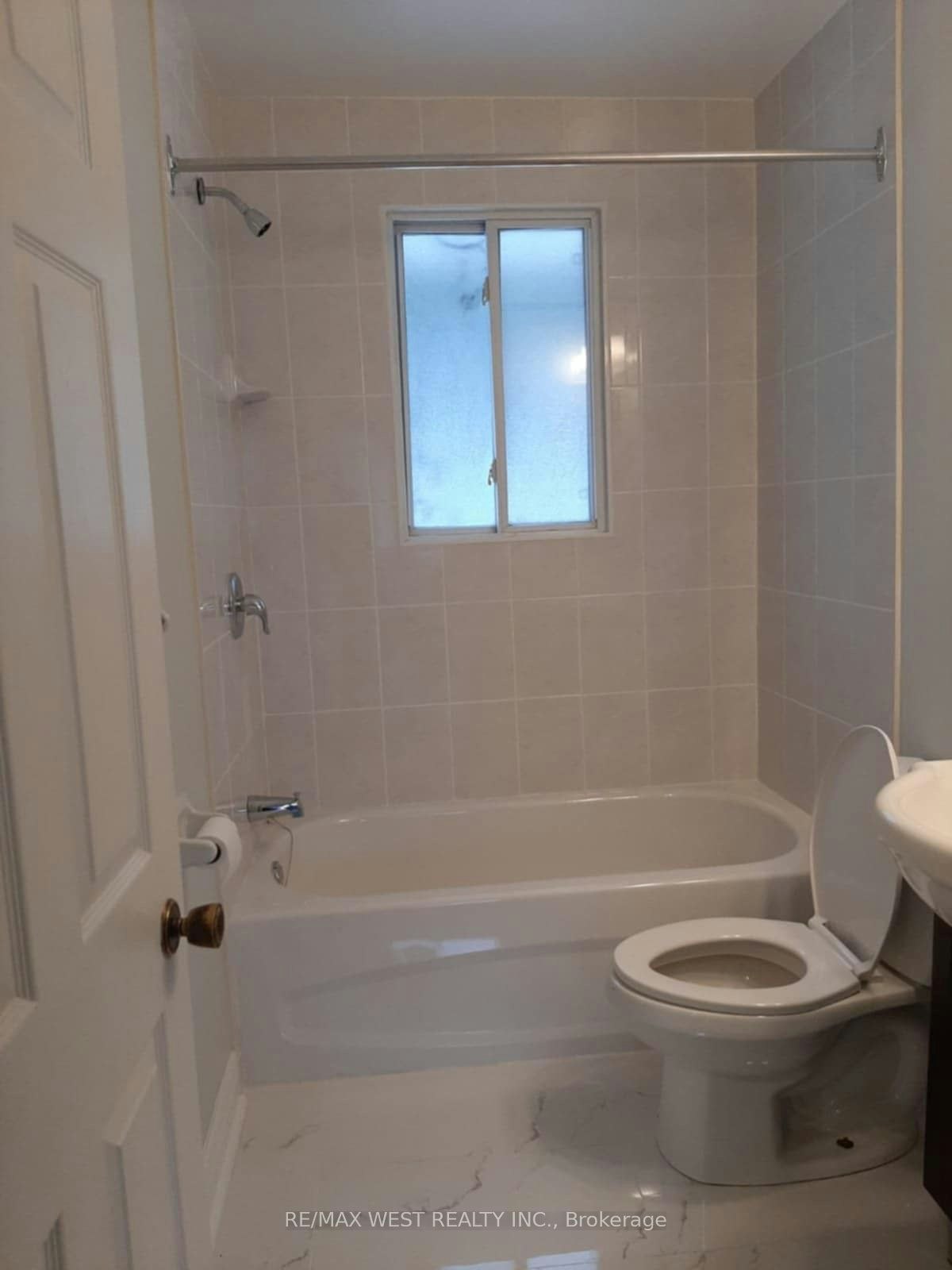 Main Floor-336 Ontario Street, Newmarket, ON, L3Y 2K3 - 6