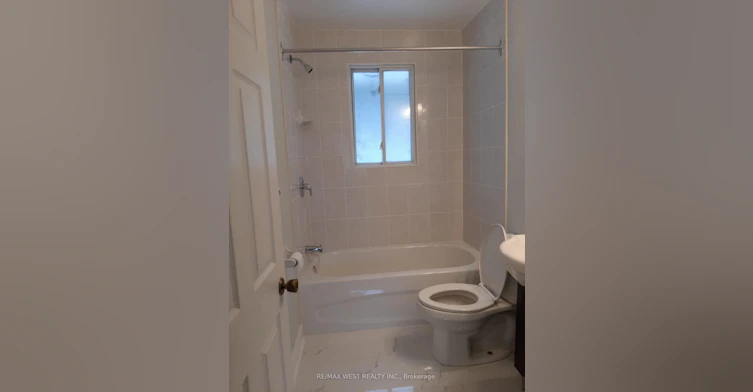 Main Floor-336 Ontario Street, Newmarket, ON, L3Y 2K3 - 6
