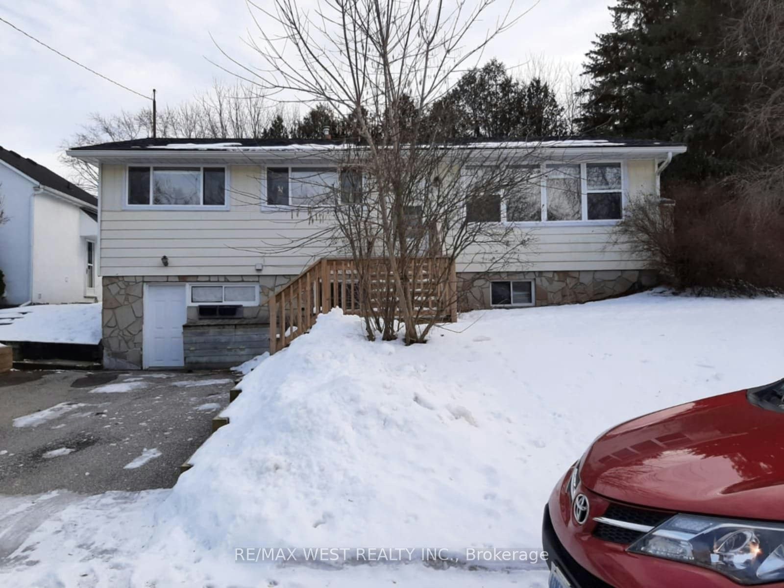Main Floor-336 Ontario Street, Newmarket, ON, L3Y 2K3 - 12
