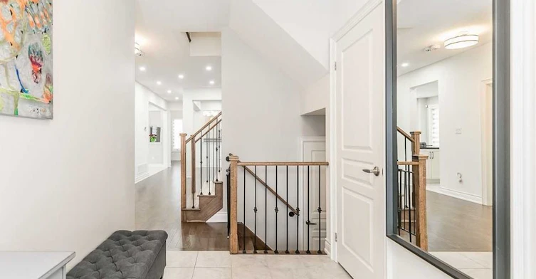 17 Larkfield Crescent, East Gwillimbury, ON, L9N 0P7 - 3