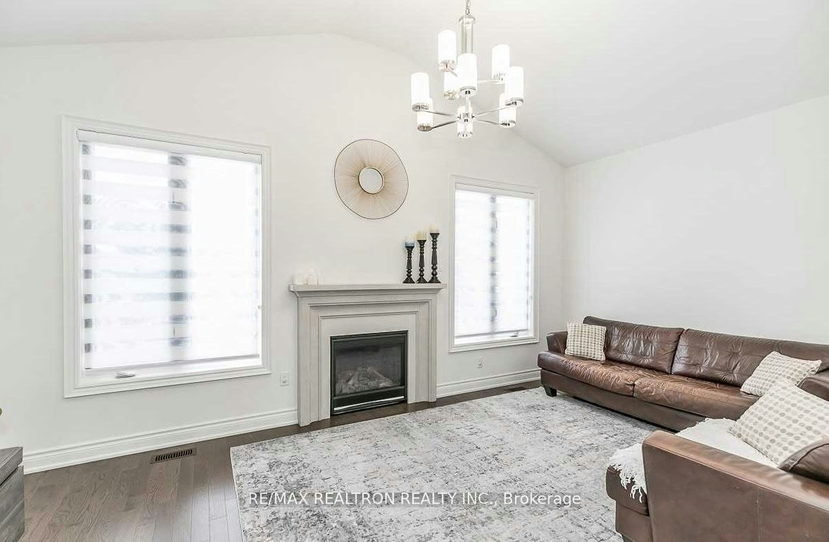 17 Larkfield Crescent, East Gwillimbury, ON, L9N 0P7 - 6