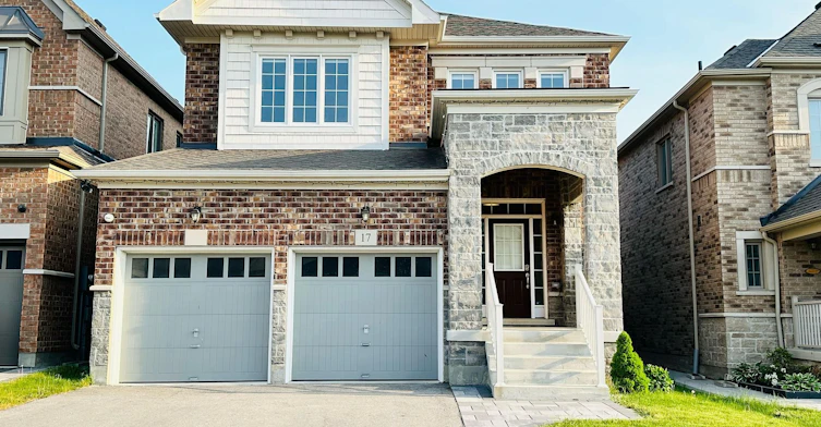 17 Larkfield Crescent, East Gwillimbury, ON, L9N 0P7
