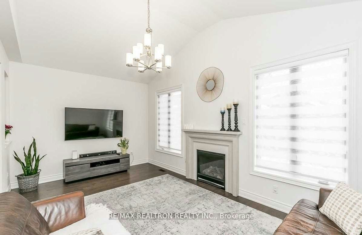 17 Larkfield Crescent, East Gwillimbury, ON, L9N 0P7 - 4