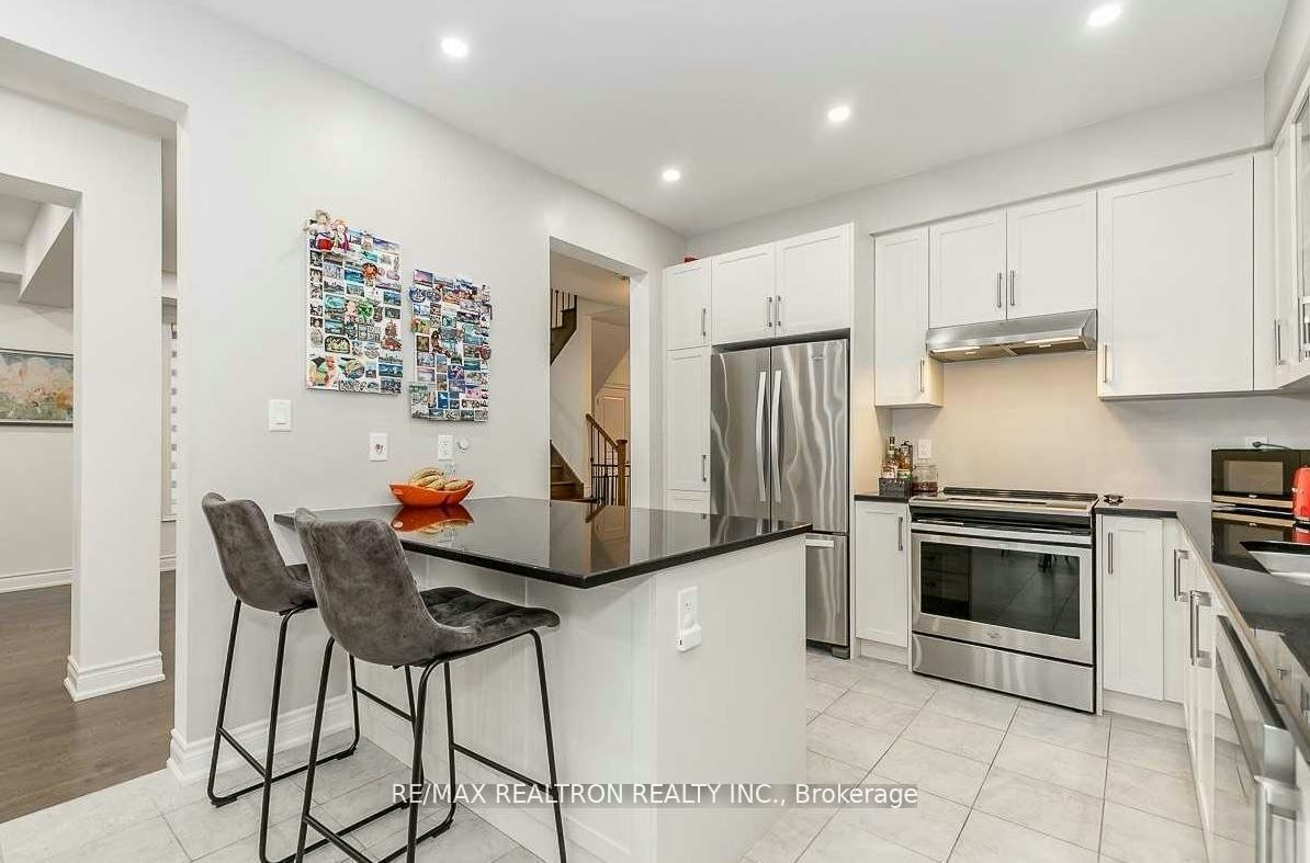 17 Larkfield Crescent, East Gwillimbury, ON, L9N 0P7 - 11