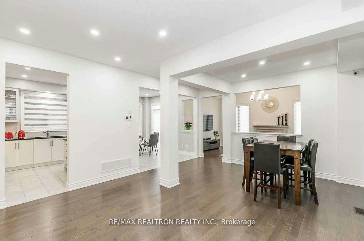 17 Larkfield Crescent, East Gwillimbury, ON, L9N 0P7 - 8