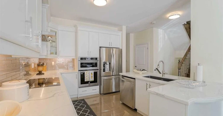 51 Temple Avenue, East Gwillimbury, ON, L9N 0P2 - 8