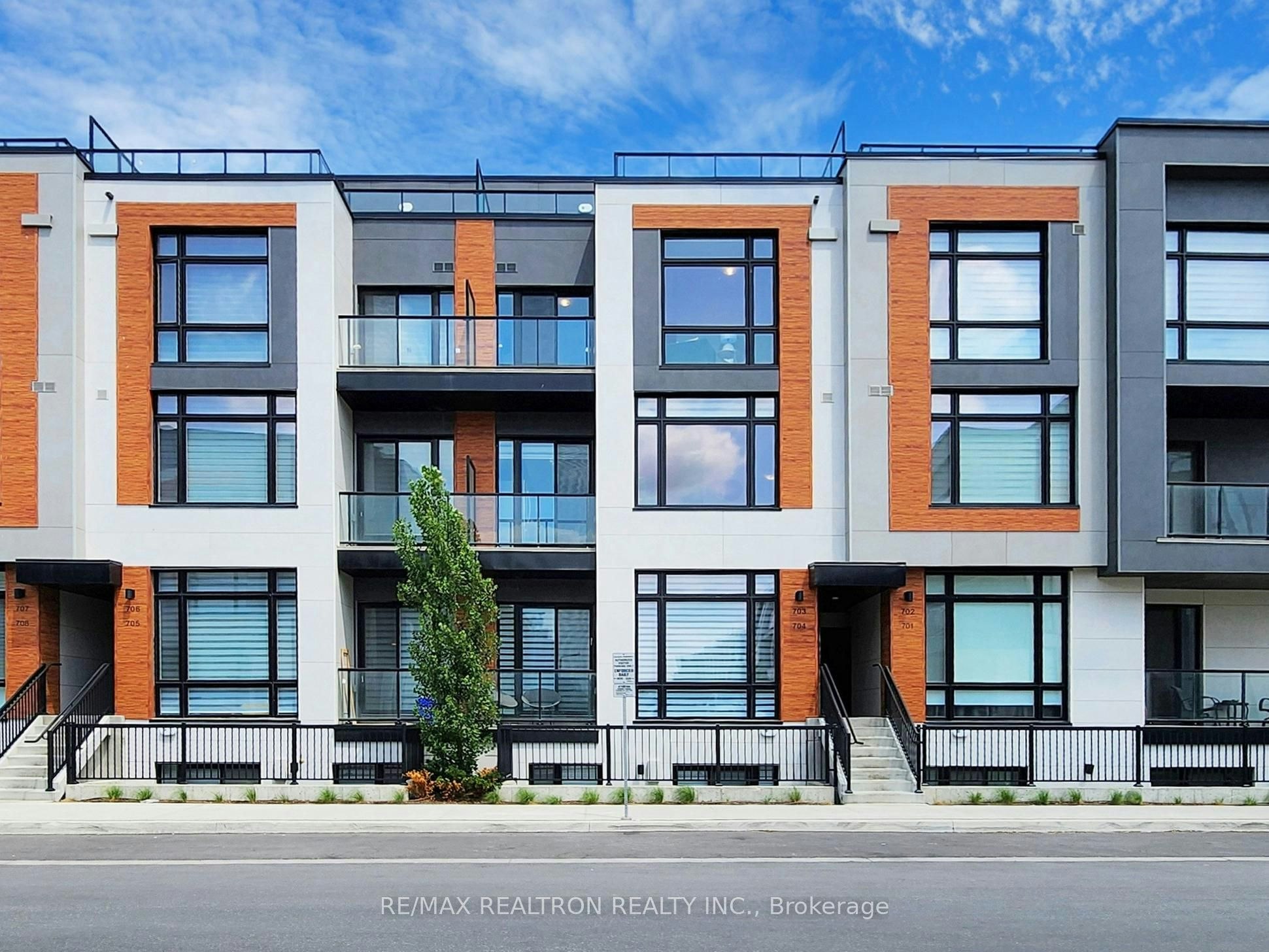 703-5 Steckley House Lane, Richmond Hill, ON, L4S 0N2