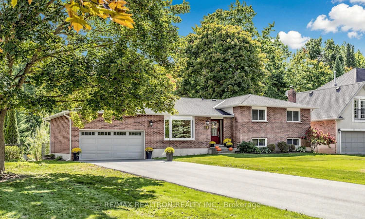 19 Amberglen Court