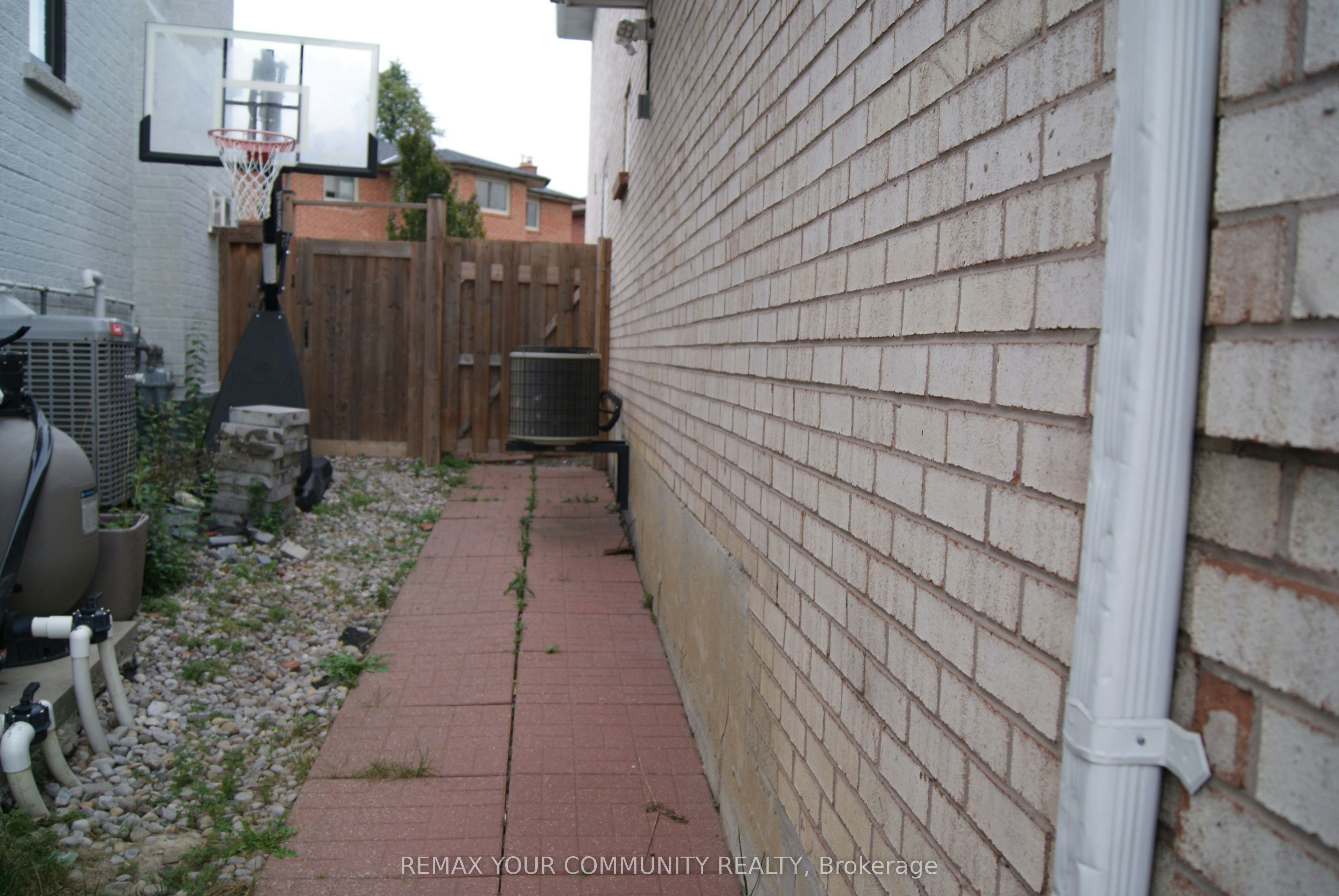 53 Lamar Street, Vaughan, ON, L6A 1A7 - 2
