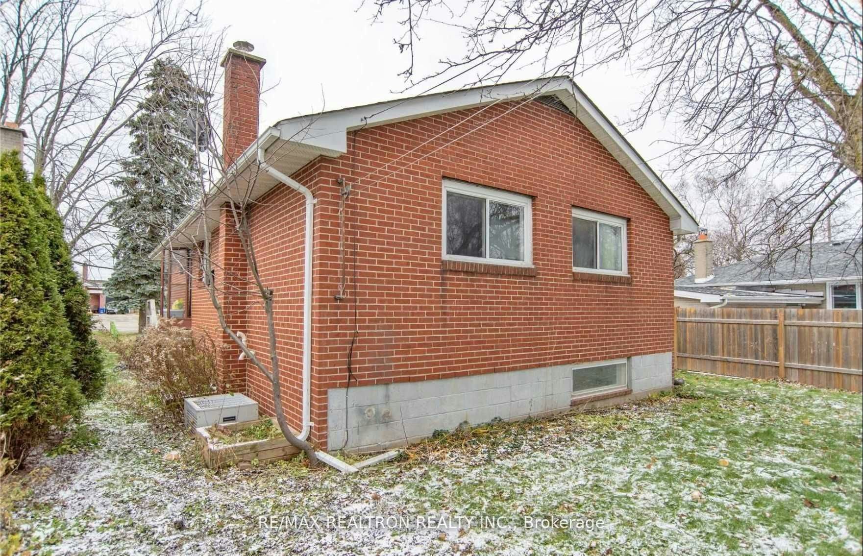 19 Wenderly Drive, Aurora, ON, L4G 1V2 - 19