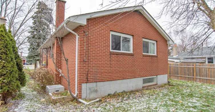 19 Wenderly Drive, Aurora, ON, L4G 1V2 - 19
