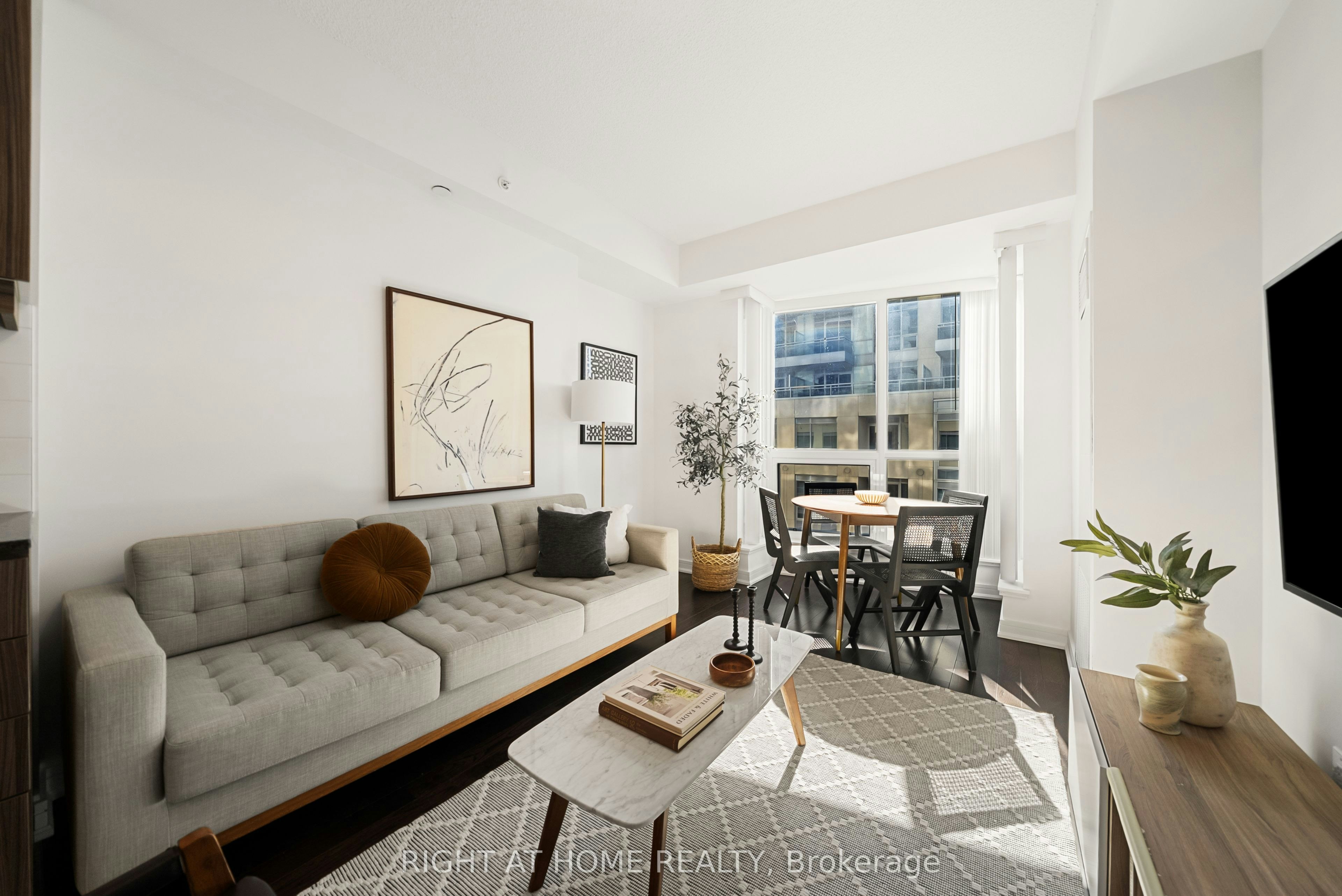 610-9201 Yonge Street, Richmond Hill, ON, L4C 1H9