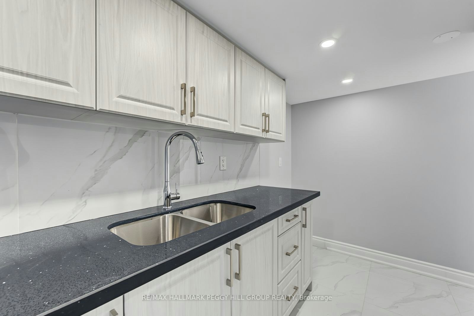 Lower-17 Turley Way, Essa, ON, L3W 0L8 - 5