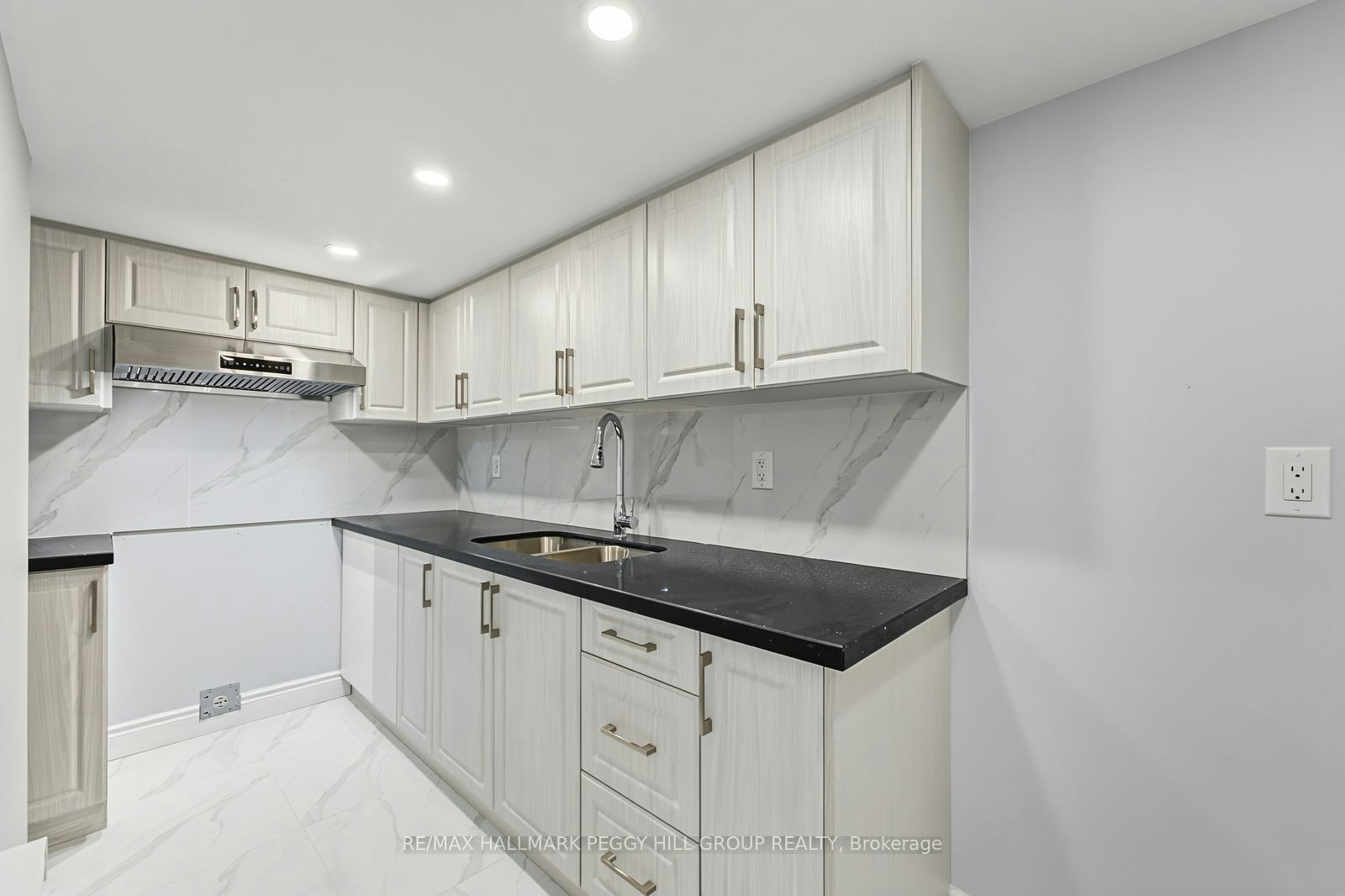 Lower-17 Turley Way, Essa, ON, L3W 0L8 - 4