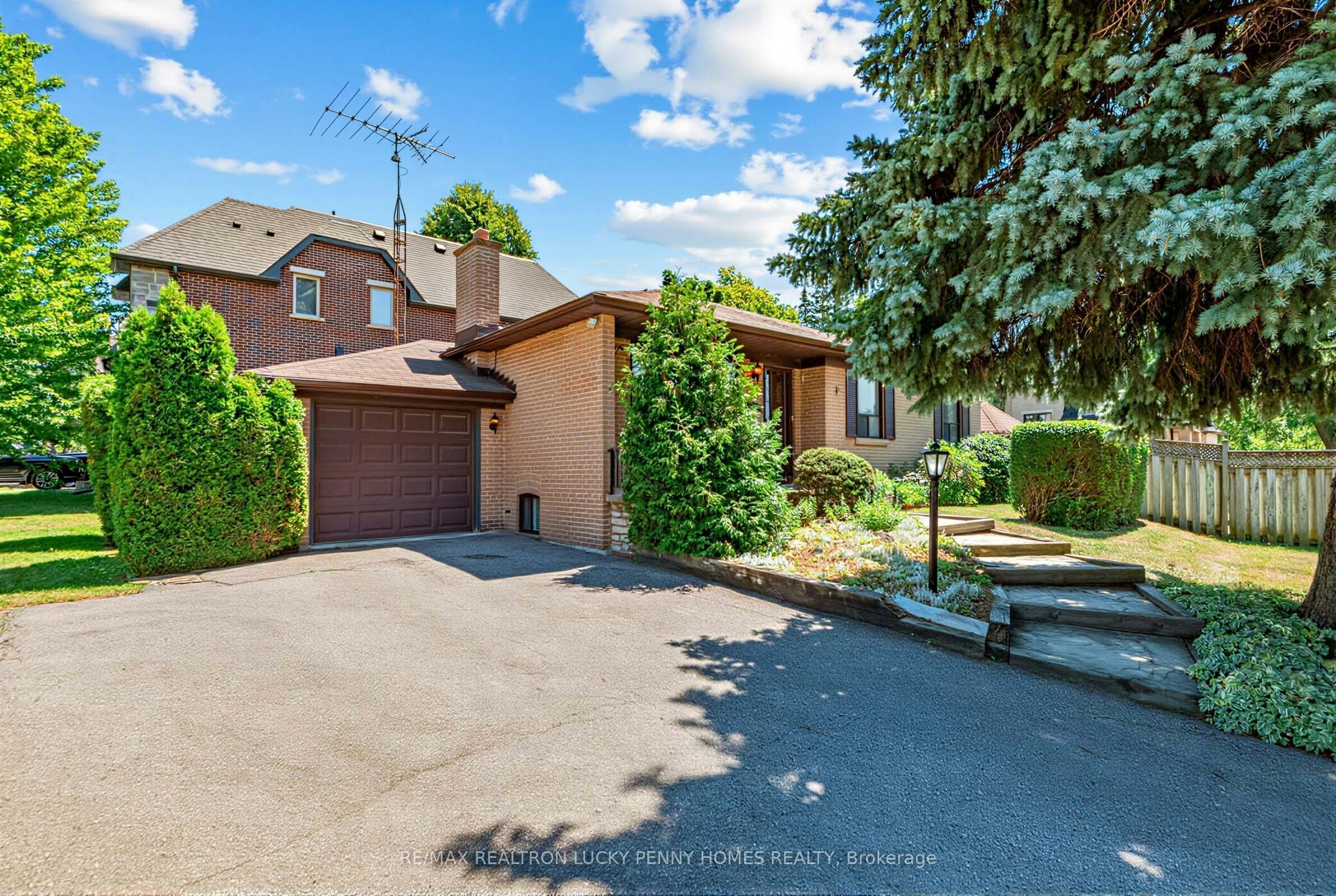 19 Abercorn Road, Markham, ON, L3P 1V5