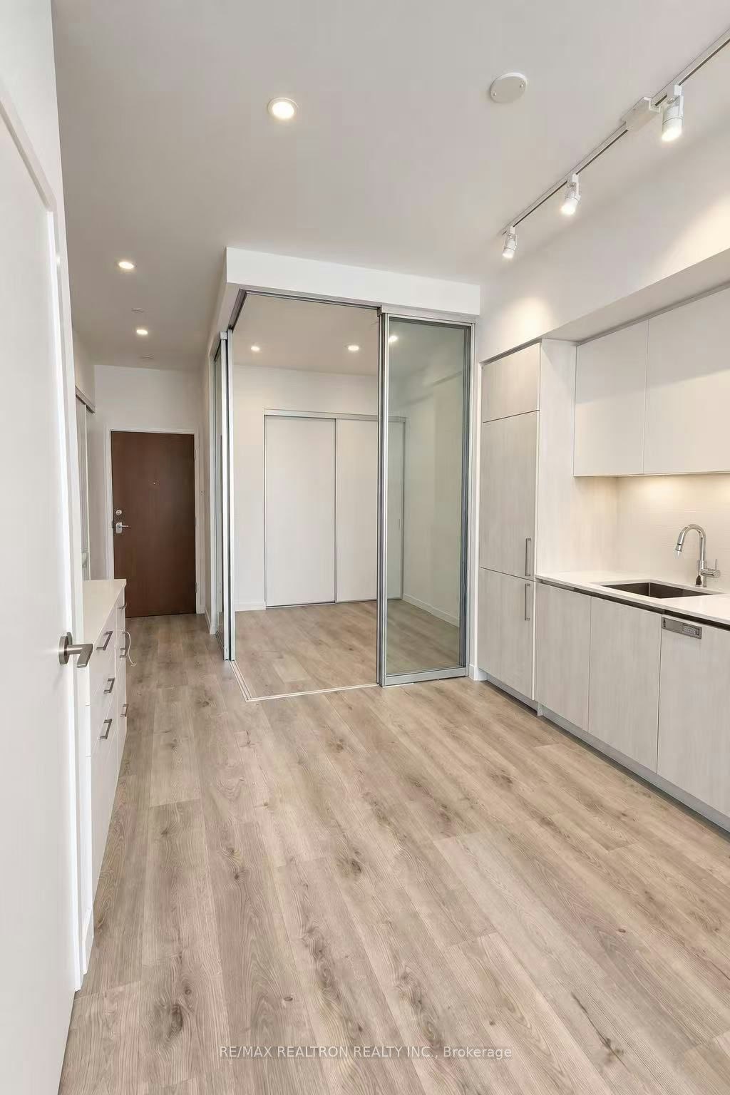 202-1000 Portage Parkway, Vaughan, ON, L4K 0L1 - 5