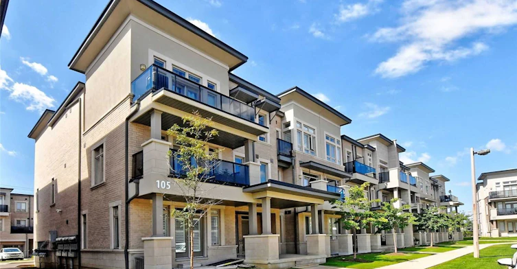 15-105 Kayla Crescent, Vaughan, ON, L6A 4W3