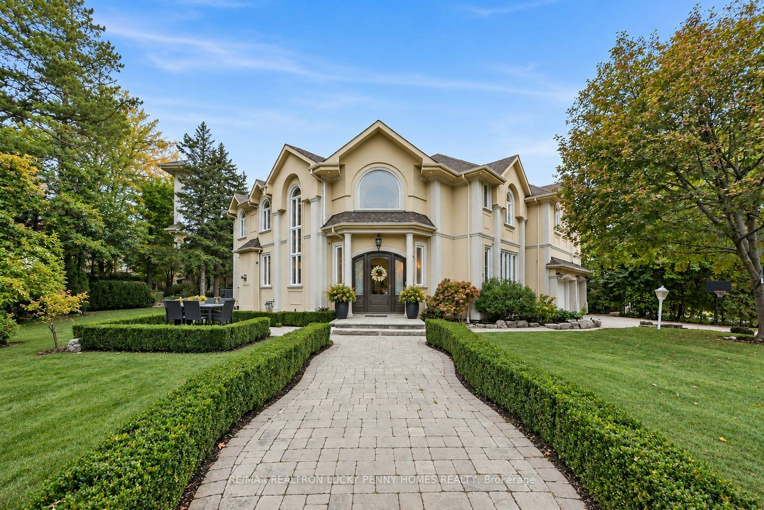 18 Donna Mae Crescent, Vaughan, ON, L4J 1Z8