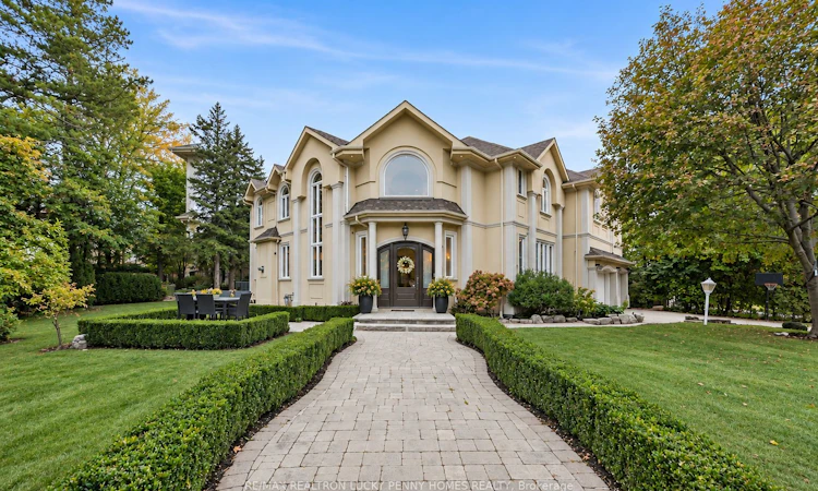 18 Donna Mae Crescent