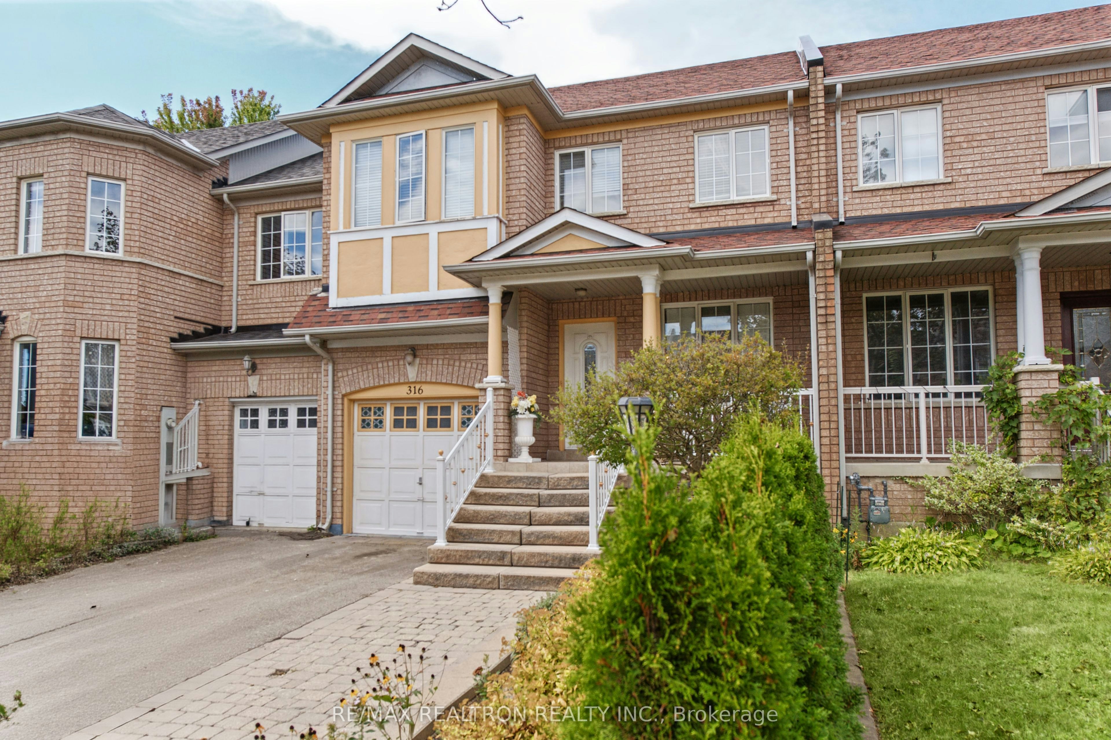 316 Coachwhip Trail, Newmarket, ON, L3X 2R6