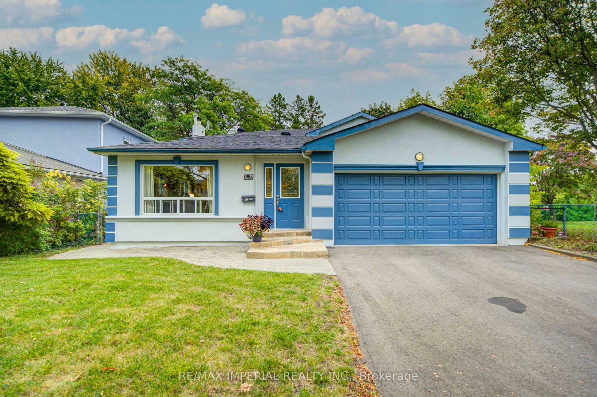 19 Penwick Crescent, Richmond Hill, ON, L4C 5B3