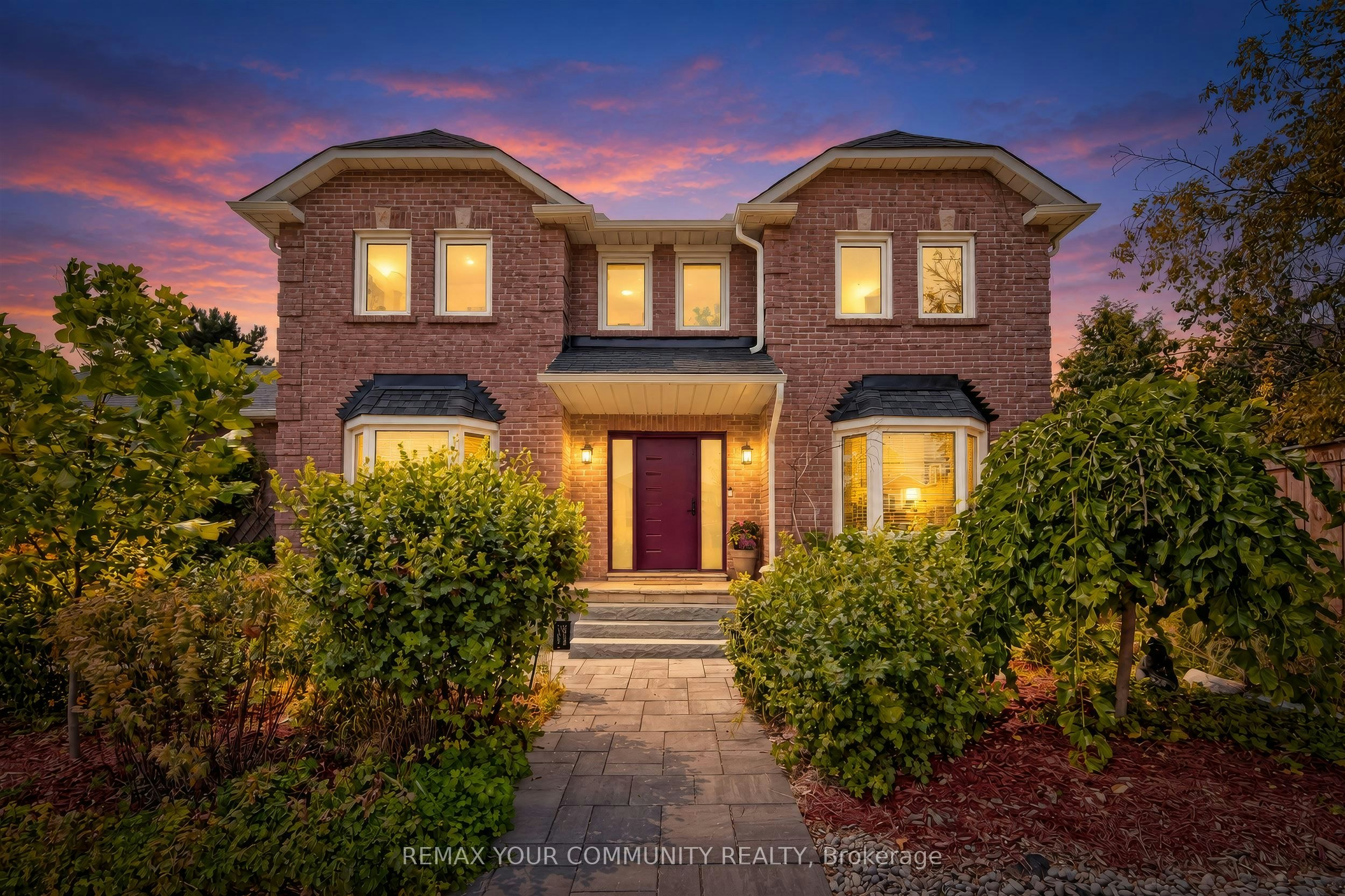 2 Kirkland Court, Richmond Hill, ON, L4C 9J1