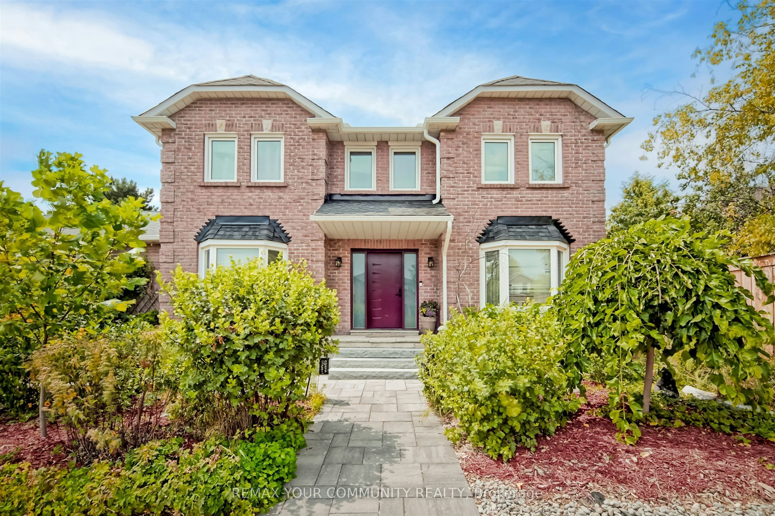 2 Kirkland Court, Richmond Hill, ON, L4C 9J1