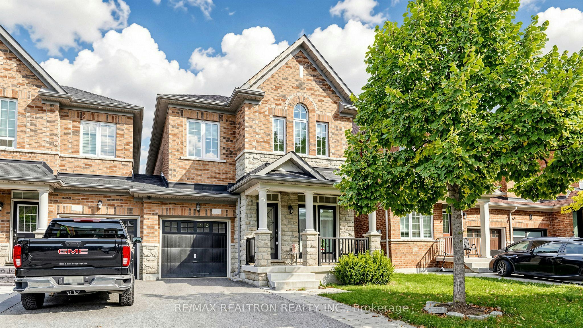 27 Pelham Drive, Vaughan, ON, L4H 3Z8
