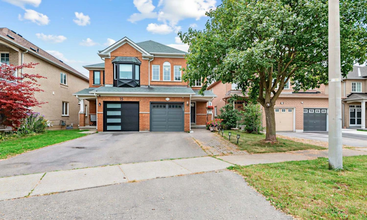 17 Royal Appian Crescent