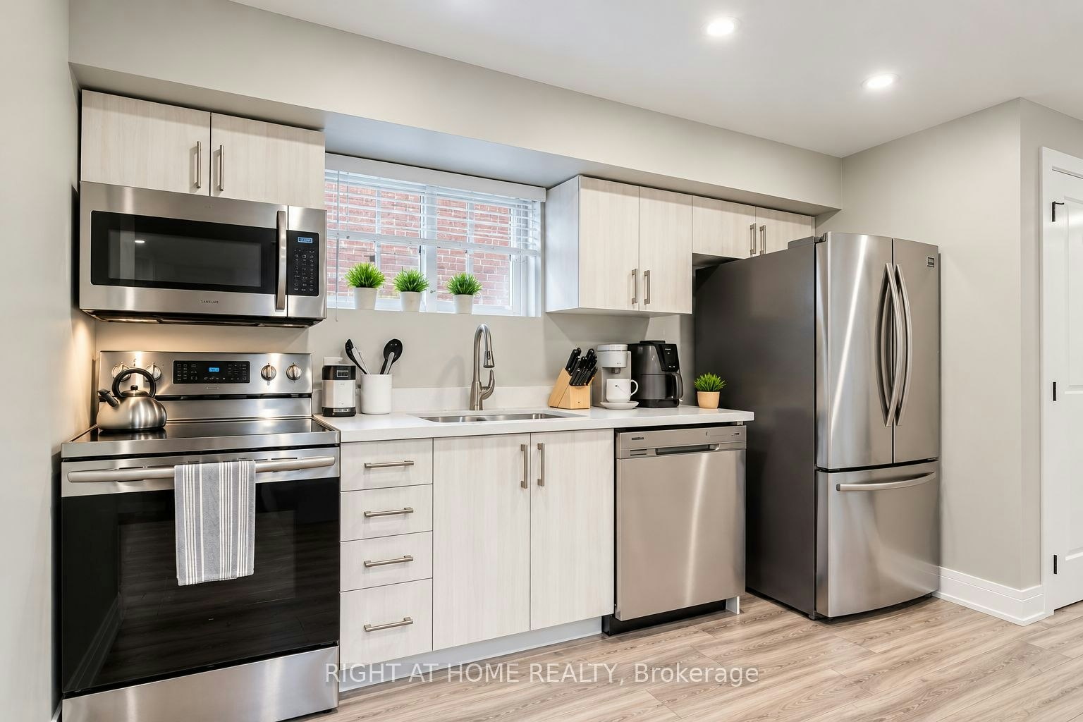 LOWER-6 Newlands Avenue, Georgina, ON, L4P 3T3 - 4