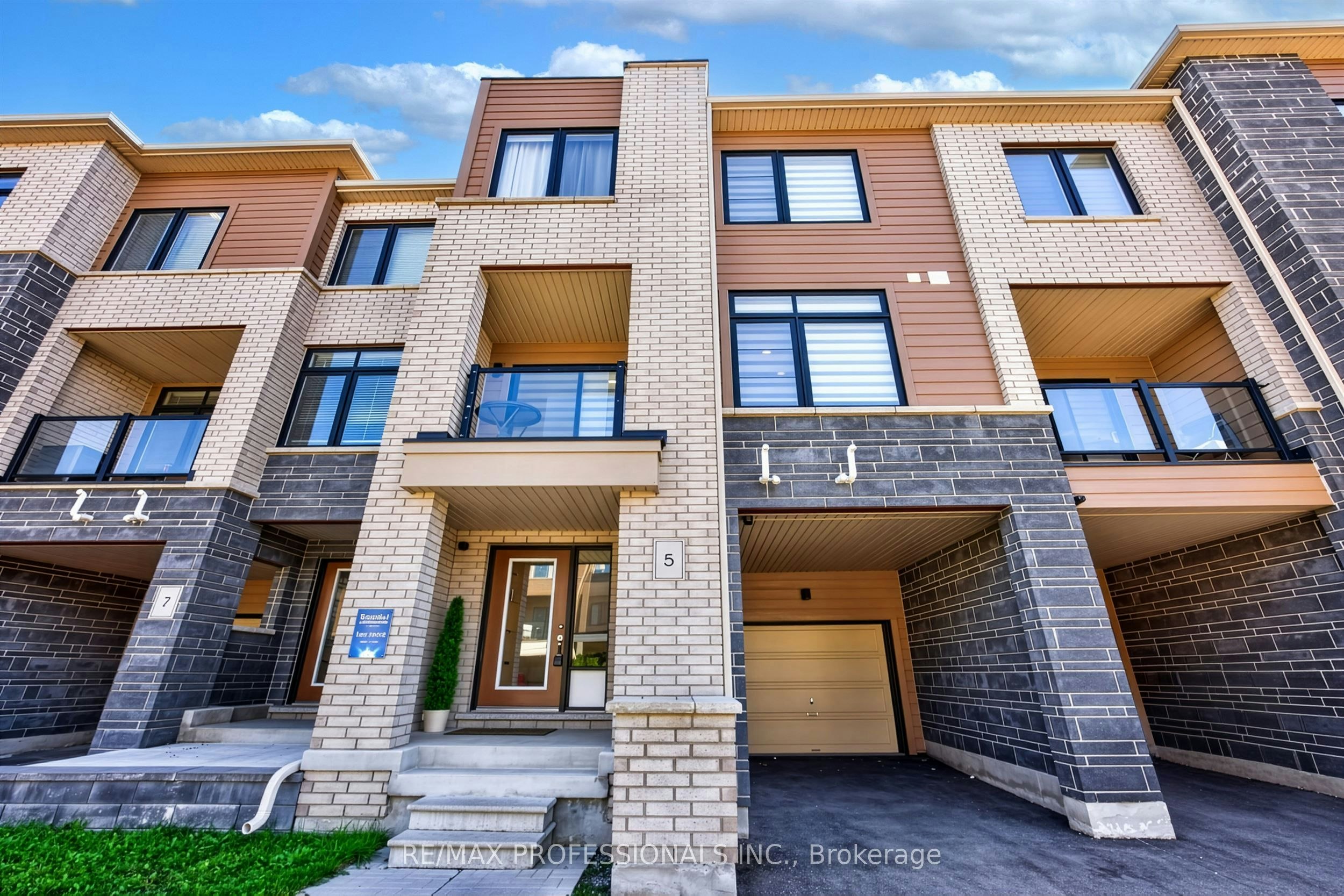 5 Delano Way, Newmarket, ON, L3X 0L1