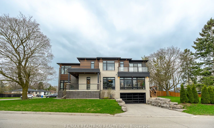70 Collins Crescent