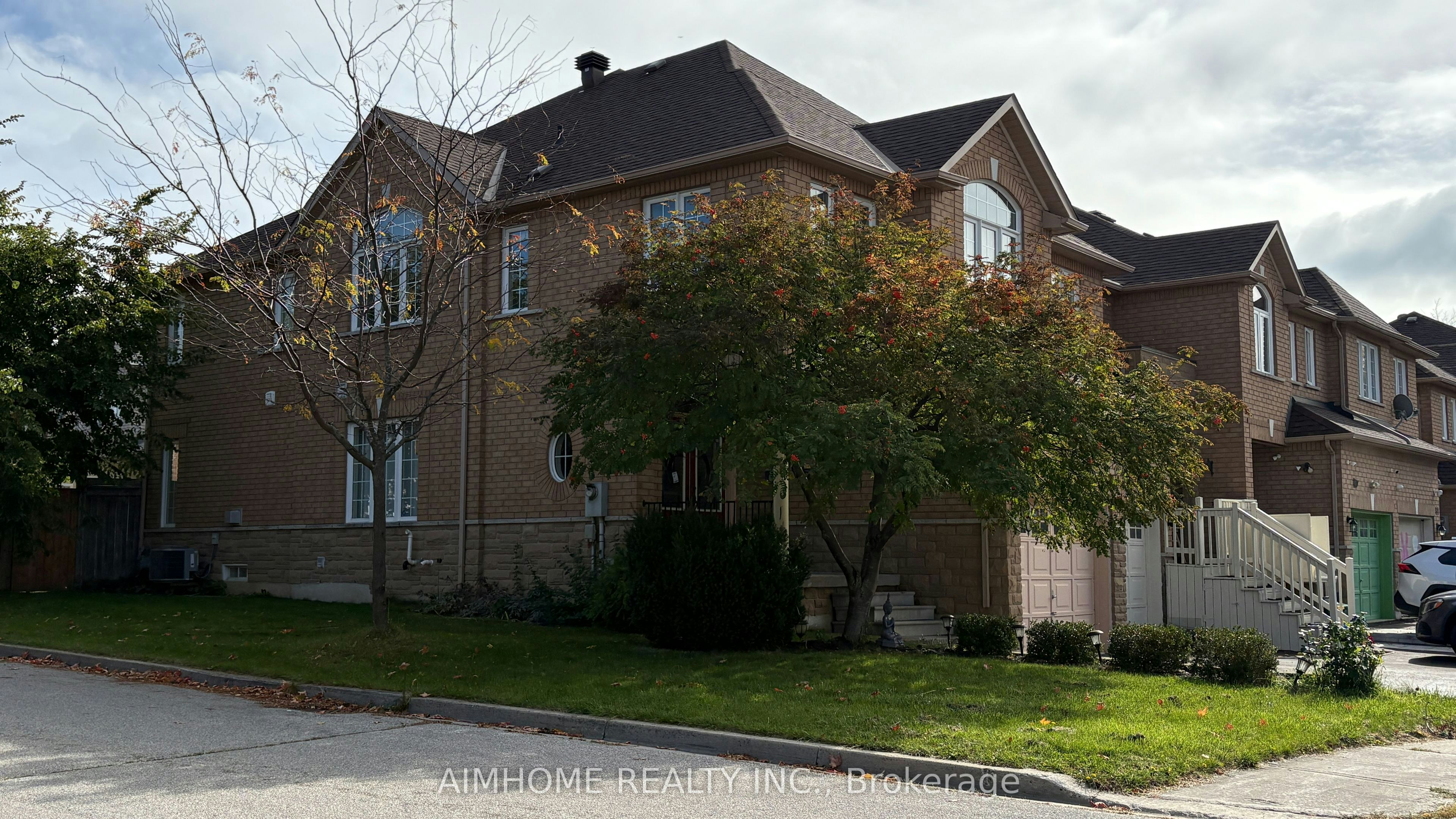 90 Briarhall Crescent, Markham, ON, L6C 2C7 - 2
