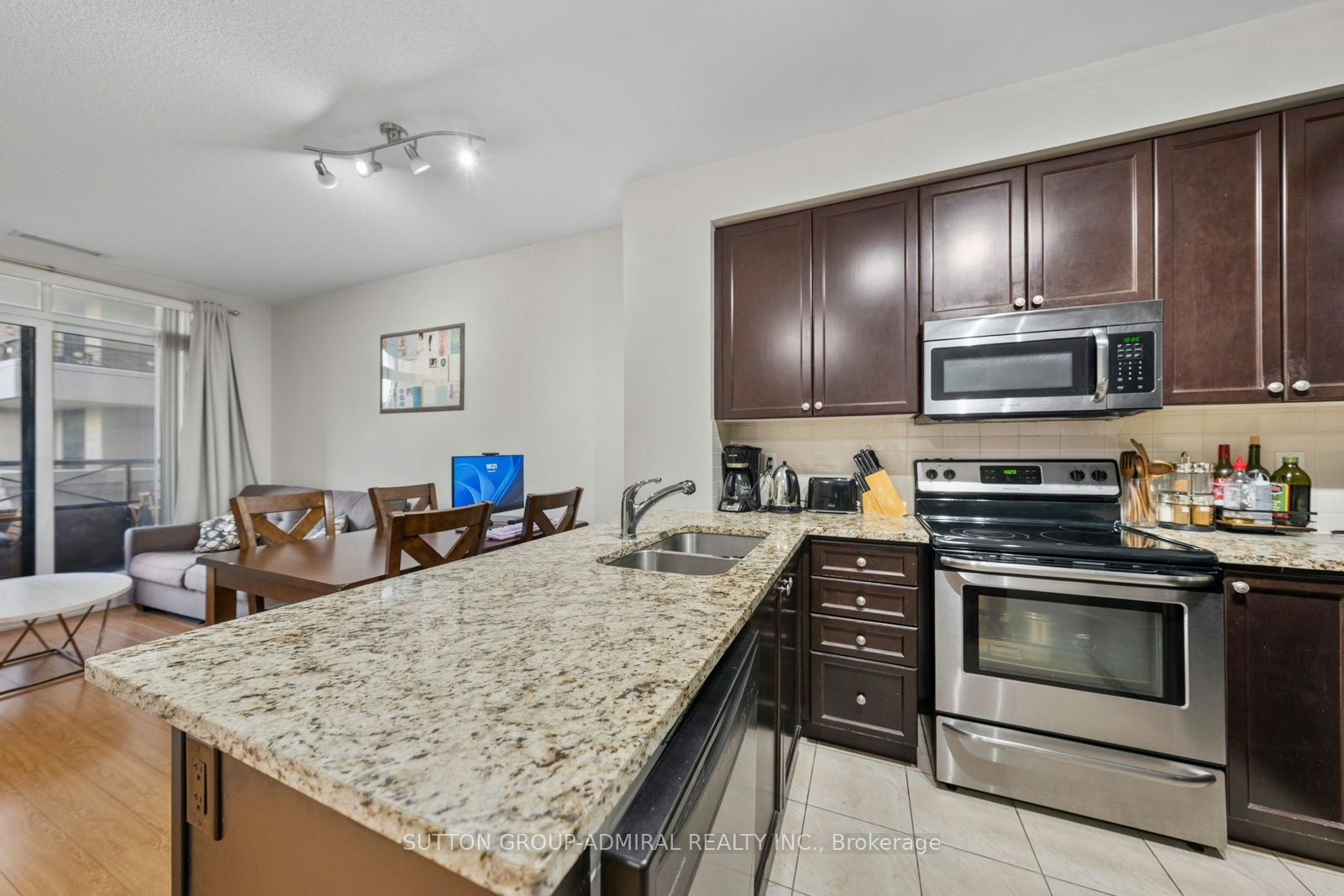 215-9255 Jane Street - 2