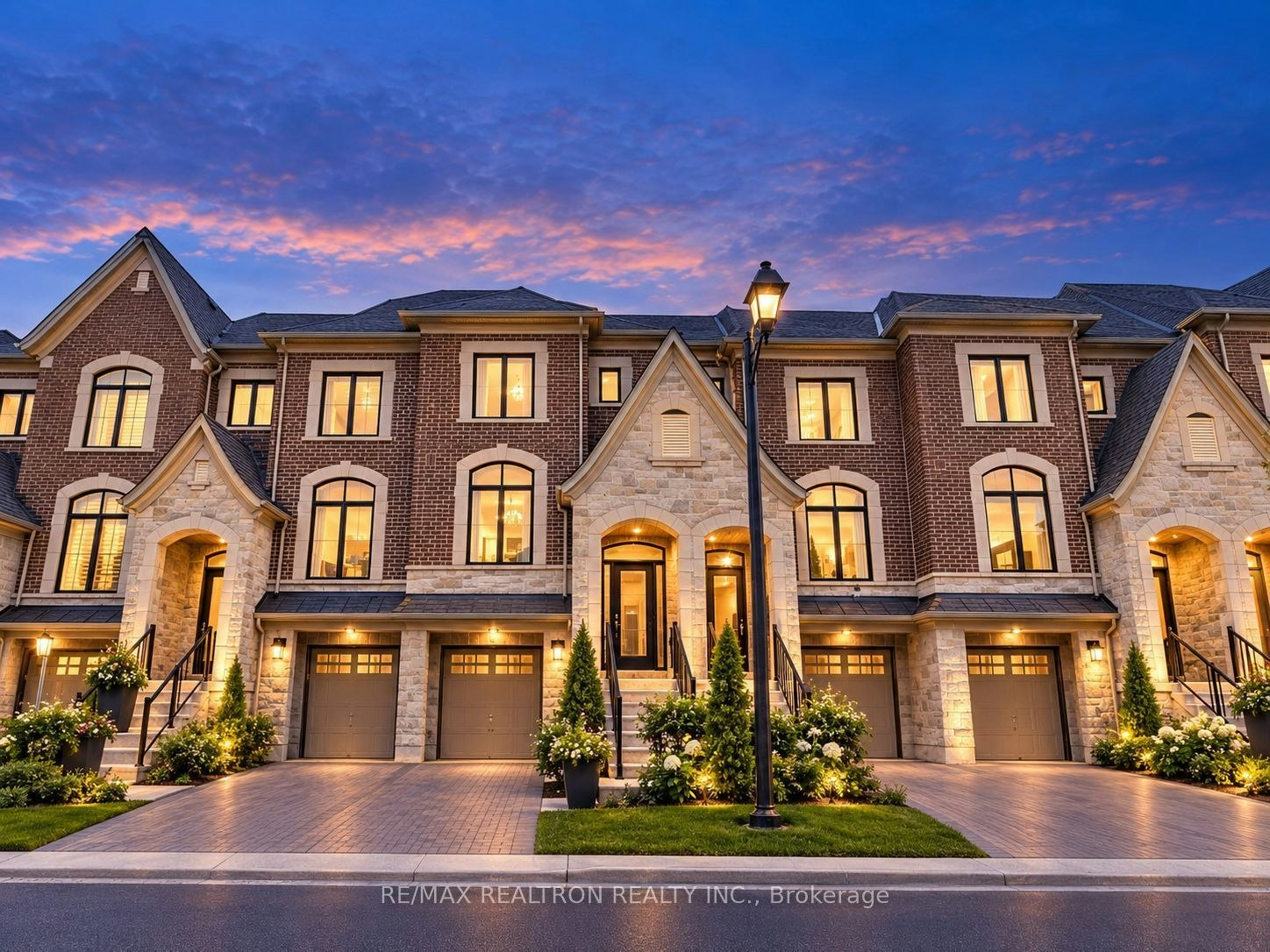 33 Duncombe Lane, Richmond Hill, ON, L4C 1C2