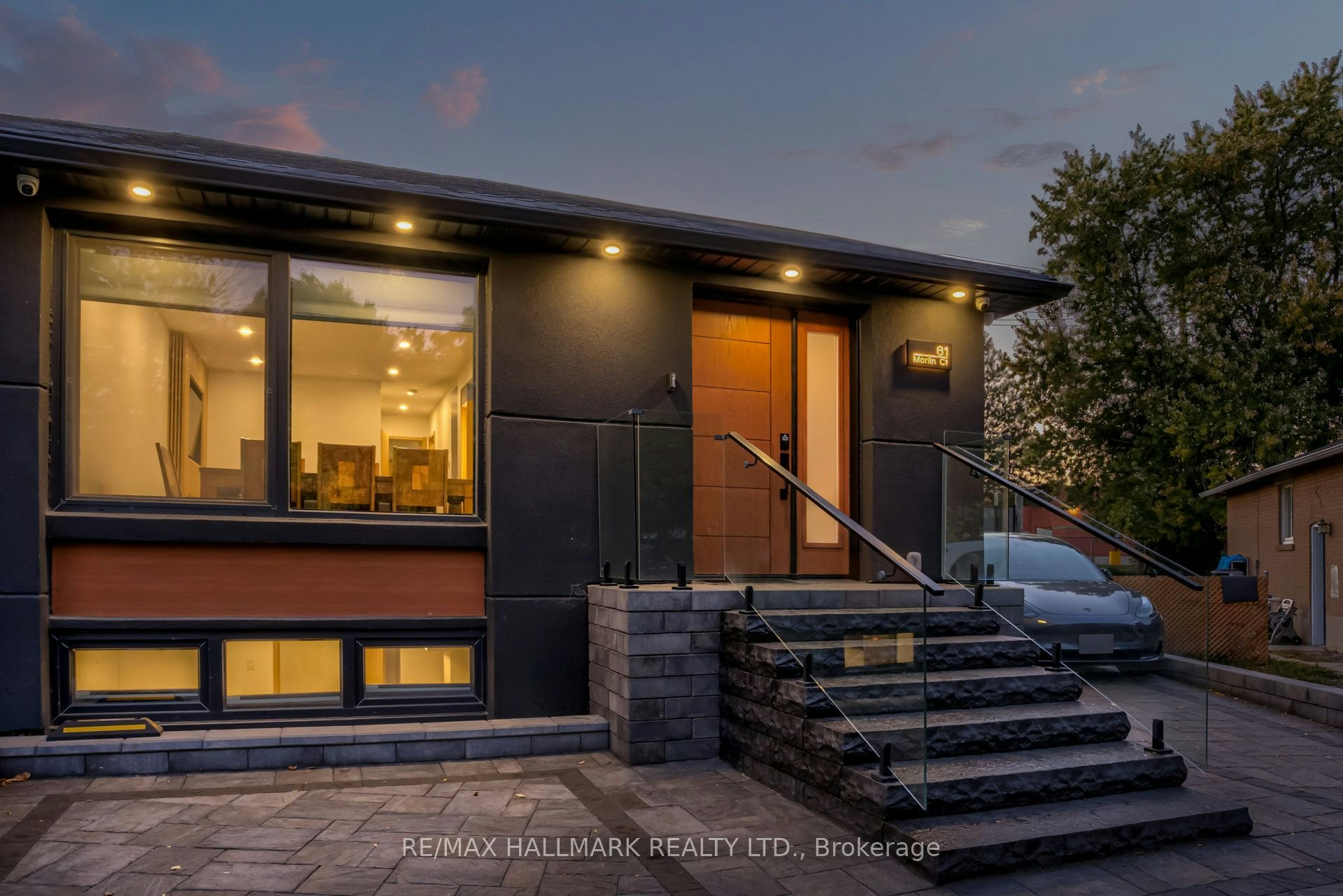 61 Marlin Court, Newmarket, ON, L3Y 2W7