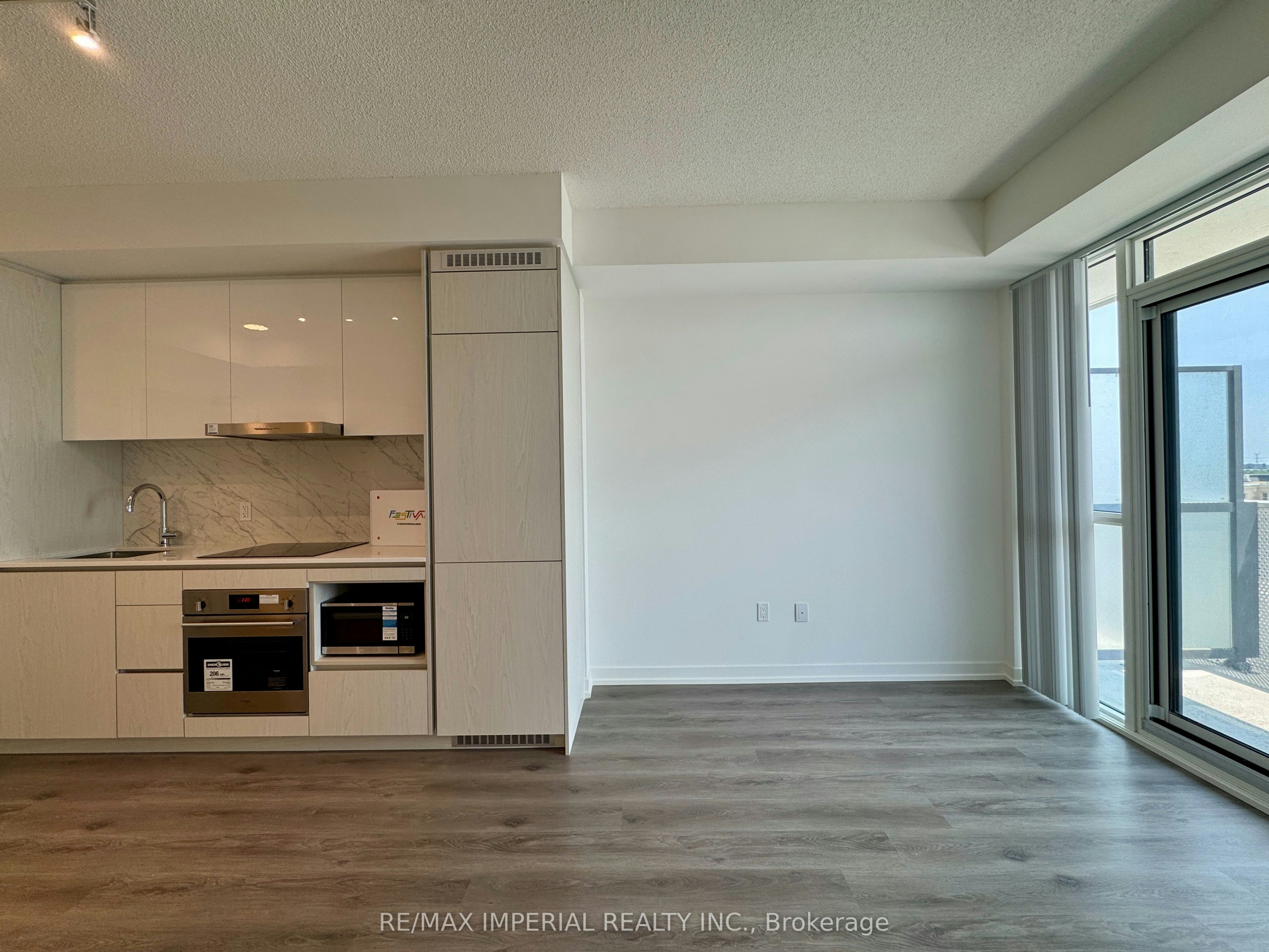 811-28 Interchange Way, Vaughan, ON, L4K 0P8 - 7