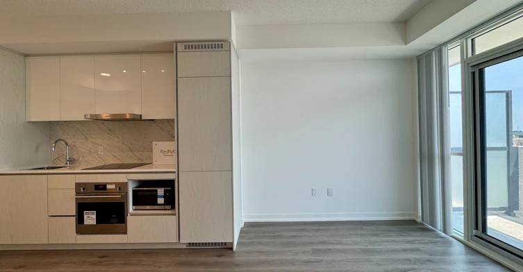811-28 Interchange Way, Vaughan, ON, L4K 0P8 - 7