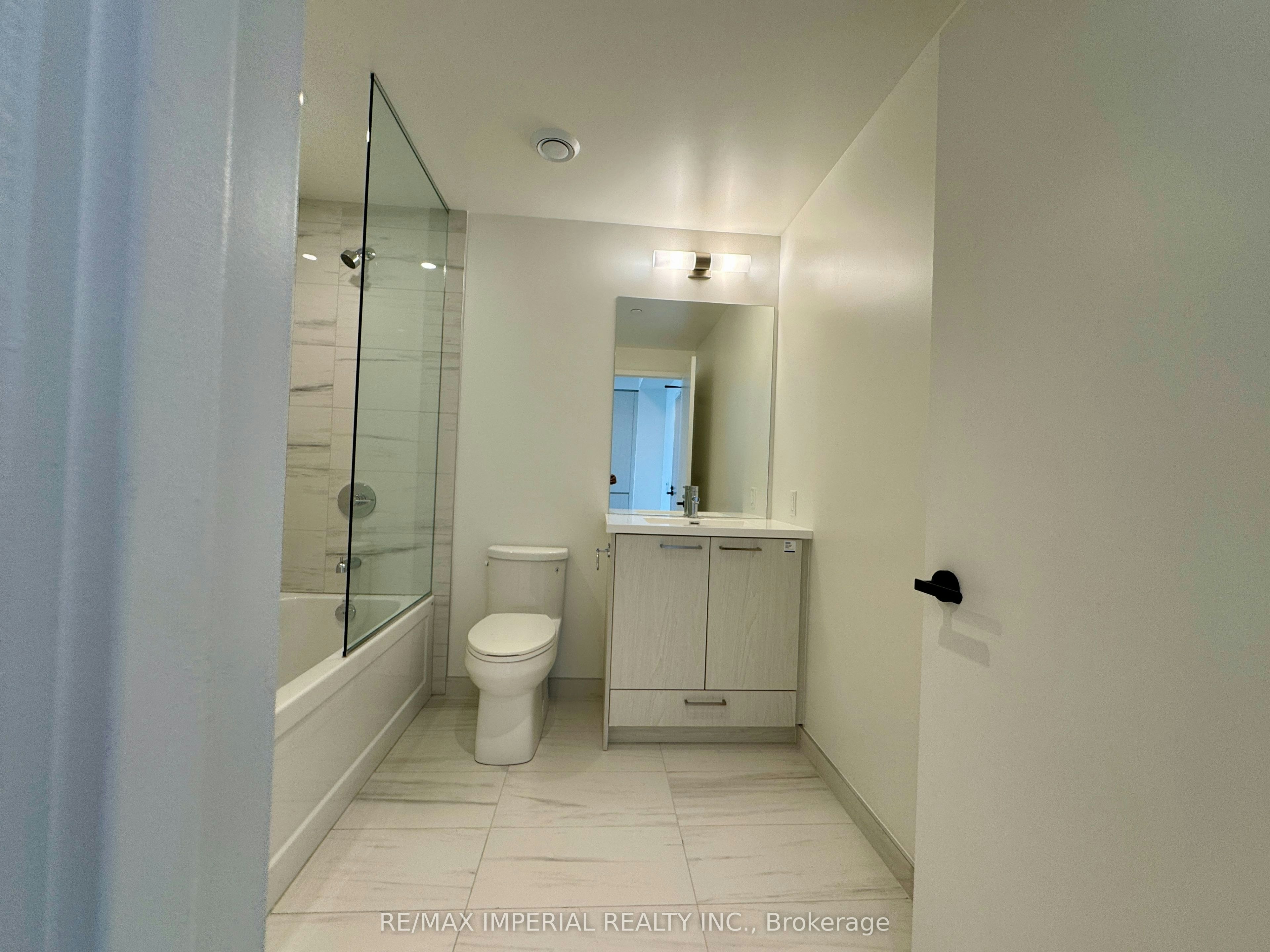 811-28 Interchange Way, Vaughan, ON, L4K 0P8 - 8