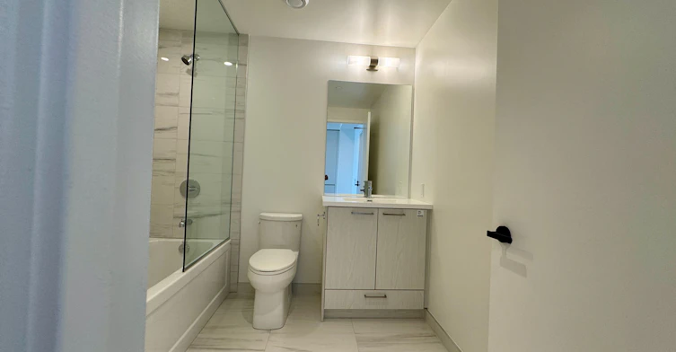 811-28 Interchange Way, Vaughan, ON, L4K 0P8 - 8