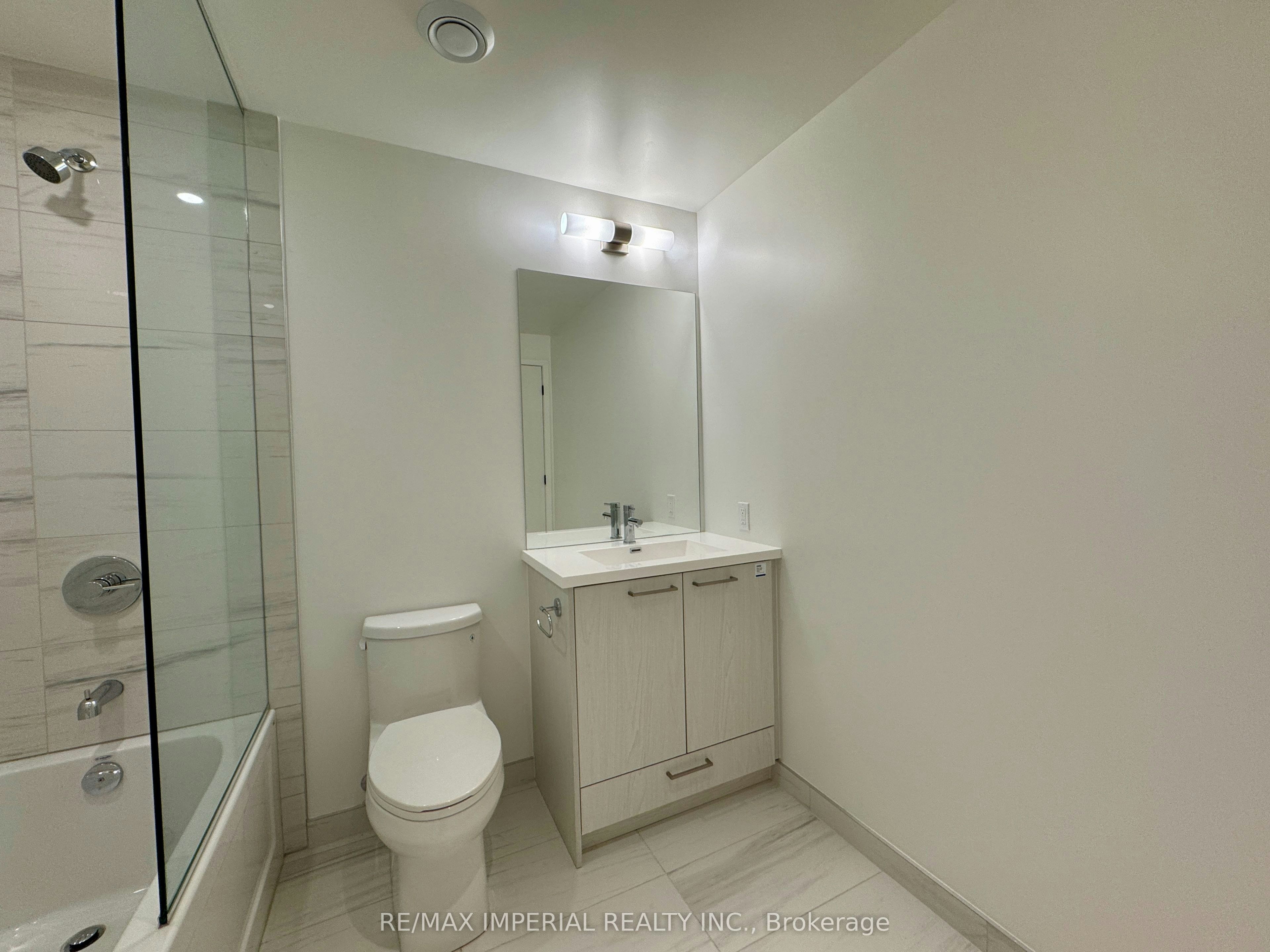 811-28 Interchange Way, Vaughan, ON, L4K 0P8 - 9