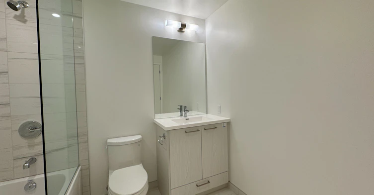 811-28 Interchange Way, Vaughan, ON, L4K 0P8 - 9