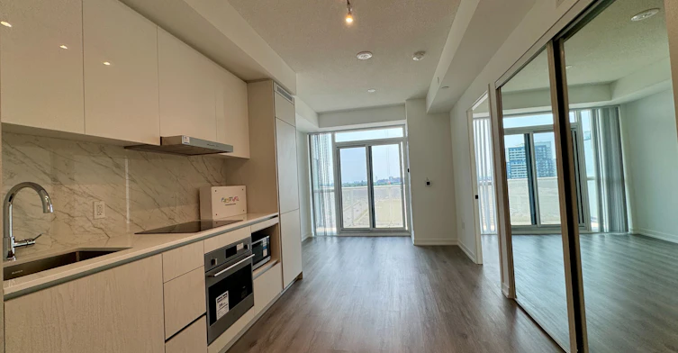 811-28 Interchange Way, Vaughan, ON, L4K 0P8 - 4